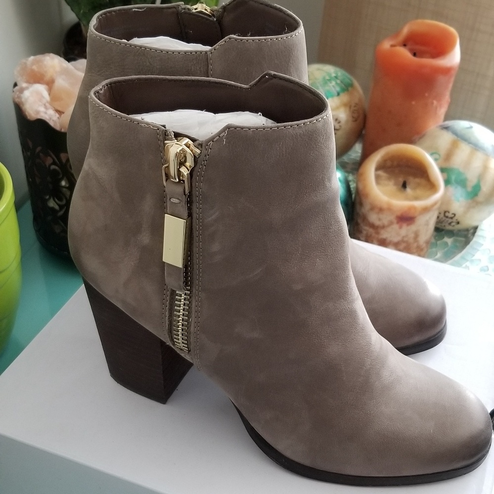 *SOLD* 🍰Host pick!🍰 Mathia Ankle Booties, Aldo